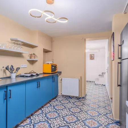 Flat 5 Min To Kadikoey Coastline Feriehus *