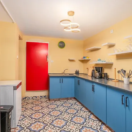 Flat 5 Min To Kadikoey Coastline *